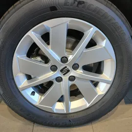 Car image 17