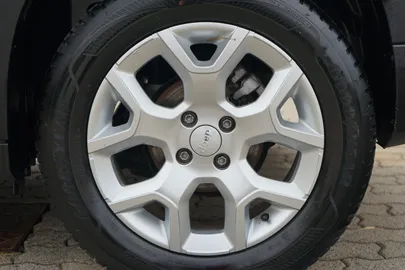 Car image 29