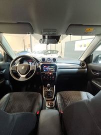 Car image 14