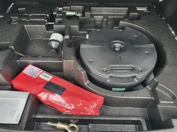 Car image 30