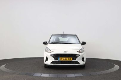 Car image 14