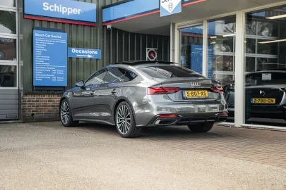 Car image 5