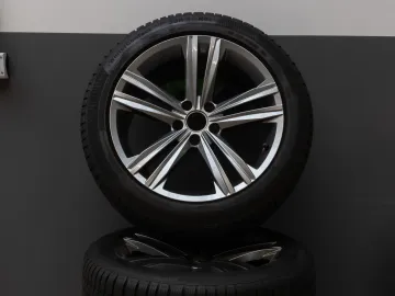 Car image 40