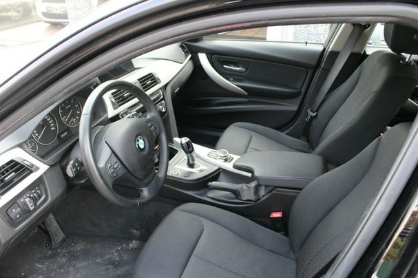 BMW 320d Touring Advantage 140 kW image number 6