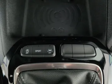 Car image 37