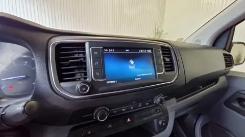 Car image 27