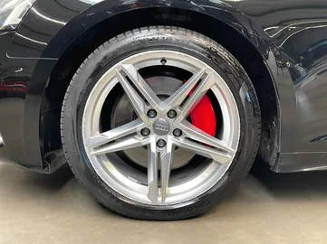 Car image 27