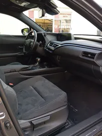 Car image 19