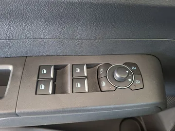 Car image 34