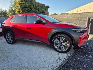 Car image 2