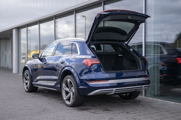 Audi e-tron 370 kW image number 12