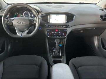 Car image 30