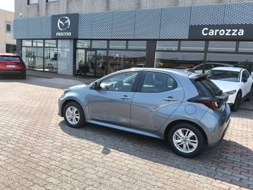 Car image 4