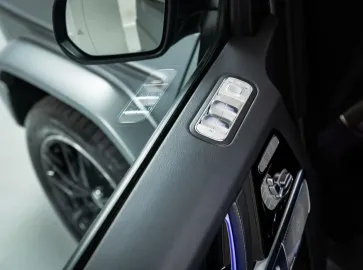 Car image 30