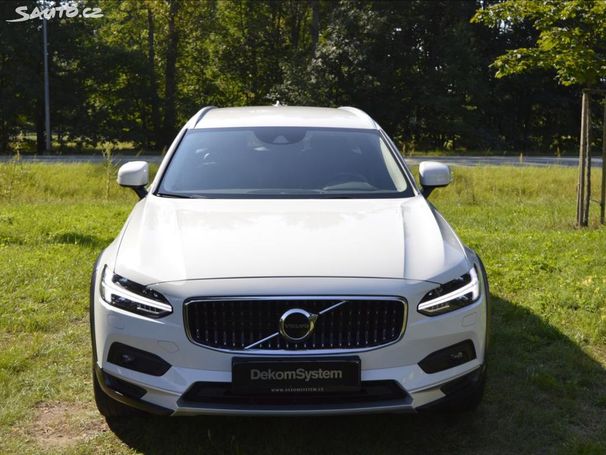 Volvo V90 Cross Country B4 AWD 145 kW image number 3