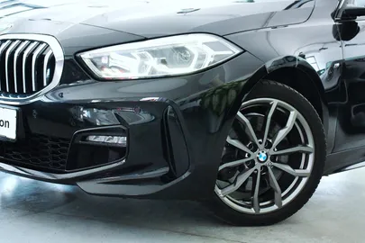 Car image 30