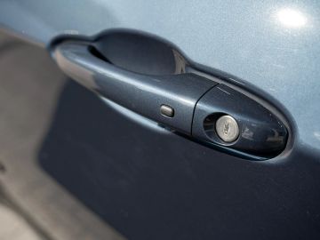Car image 30