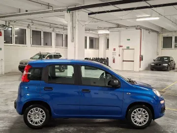 Car image 15