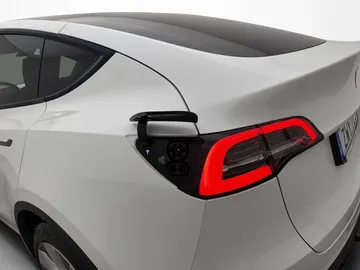 Car image 32