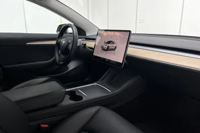 Car image 30