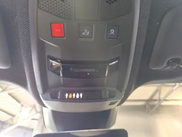 Car image 30