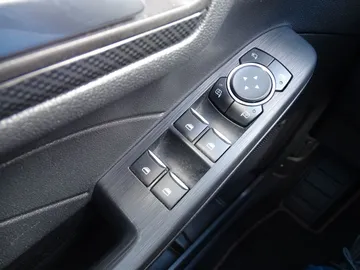 Car image 32