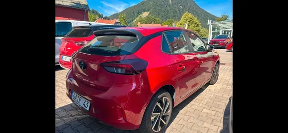 Car image 2