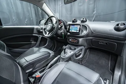 Car image 26