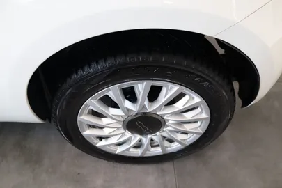 Car image 19