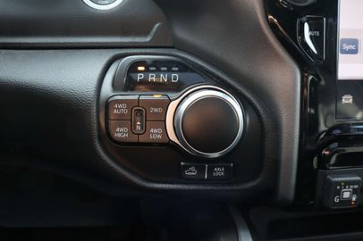 Car image 33