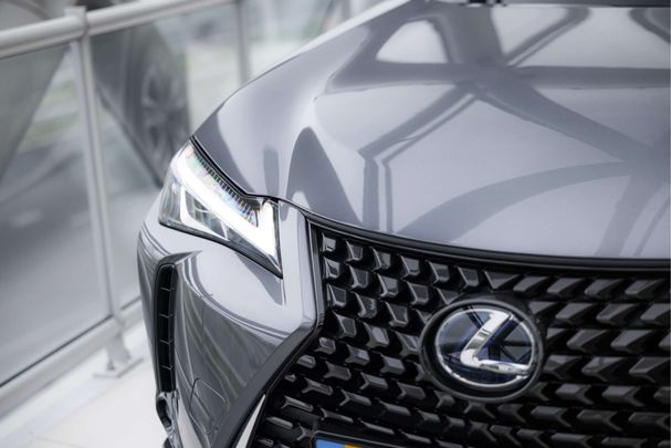 Lexus UX 250h 135 kW image number 36