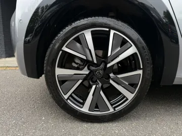 Car image 29