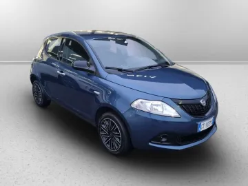 Car image 2