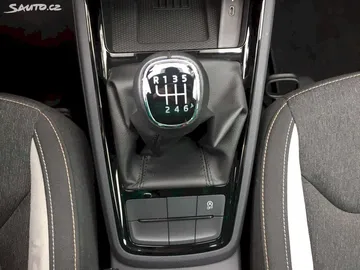 Car image 24
