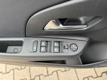 Car image 29