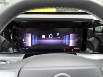 Car image 26