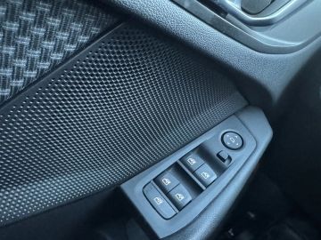 Car image 35