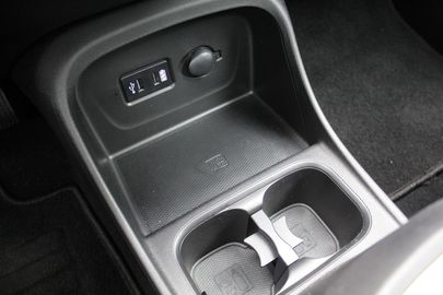Car image 32