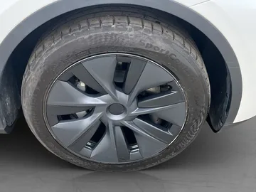 Car image 30