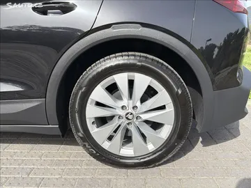 Car image 35