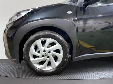 Car image 16