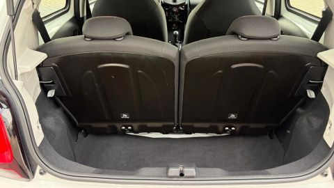 Car image 30