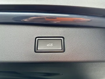 Car image 40