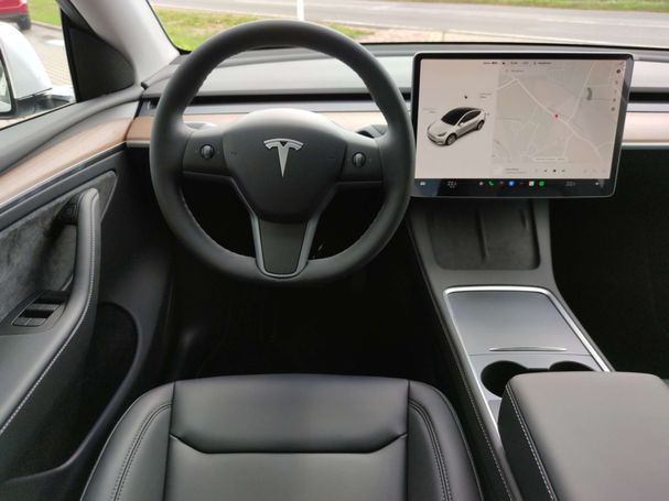 Tesla Model Y Long Range AWD 378 kW image number 12