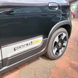 Car image 9
