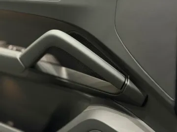 Car image 39