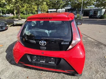 Car image 2