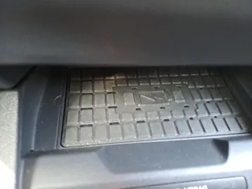 Car image 27