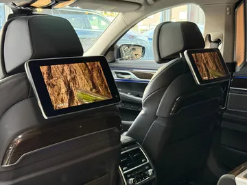 Car image 30