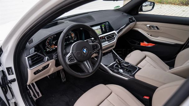 BMW 320d Touring 140 kW image number 16